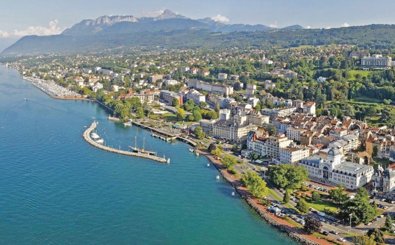 Evian-les-Bains city view